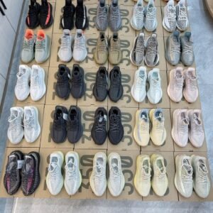 Yeezy Shoes Pallet – 90 Pairs