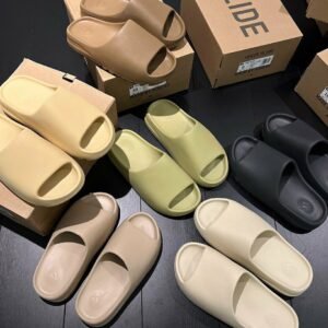 Yeezy Slides Pallet – 100 Pairs